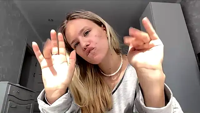 SashaSunnyShy webcam