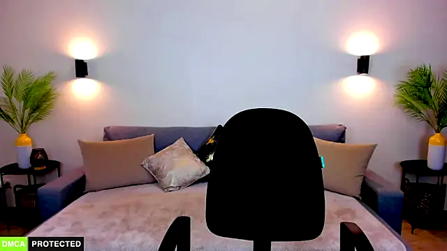 TheWoman__ webcam