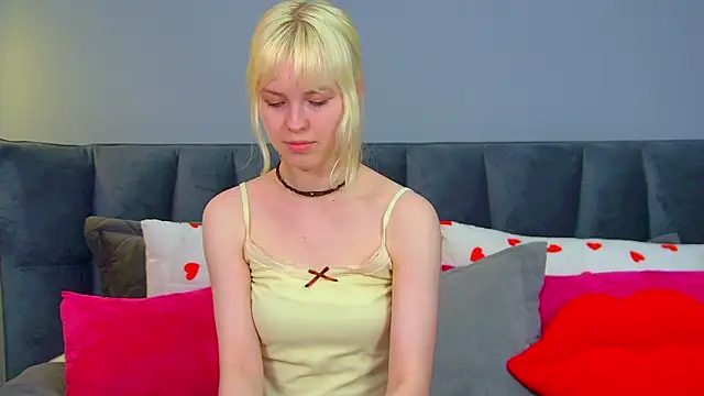 HannahHollis live cam on StripChat