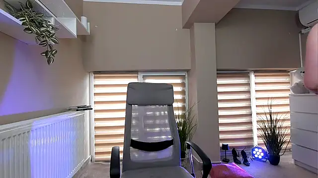 模特: PeachyPixiee