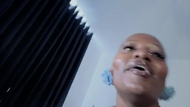Elegant_Ebony webcam