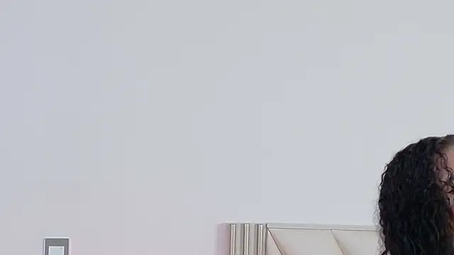 zarareyes - ZaraReyes's free webcam - UK Sex Cams