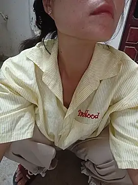 Linda-yiyi live cam on StripChat