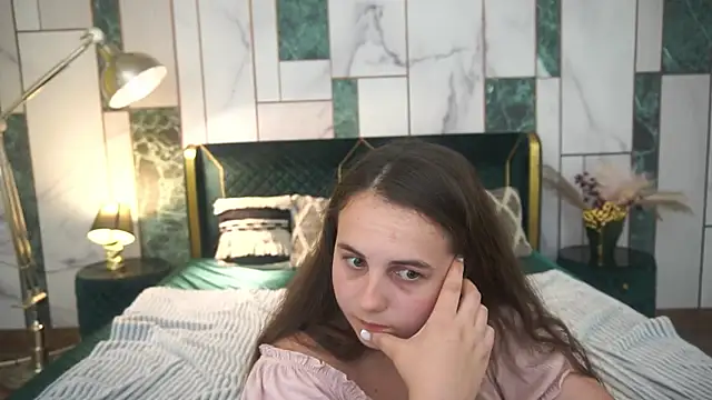 MikaFoxy live cam on StripChat