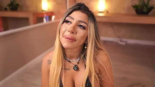 LucyyRosse webcam