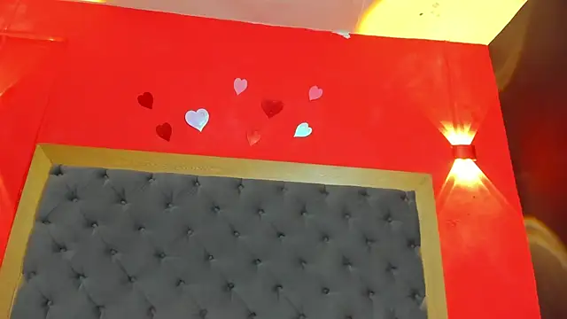 YayaHilton live cam on StripChat