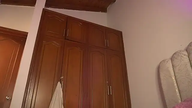 pocahotass_11 webcam