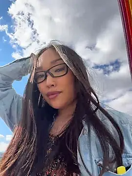 trytomakememoam live cam on StripChat