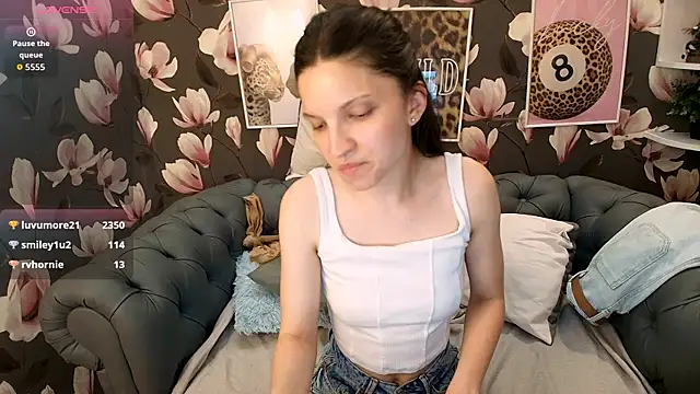 MelaniGrand webcam