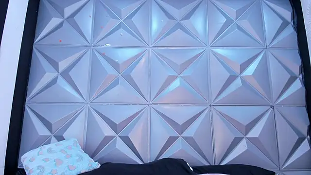 BustyGlow webcam