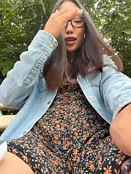 trytomakememoam webcam