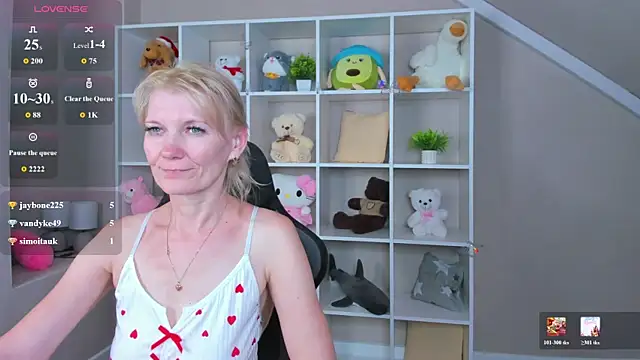 Julie_Lucas