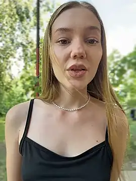 MilaMoone Live Web Cam Show