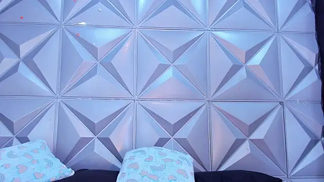 BustyGlow live cam on StripChat