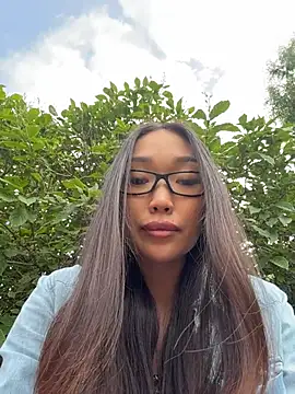 trytomakememoam live cam on StripChat