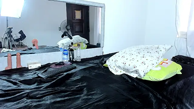 Benjamin_Buster live cam on StripChat