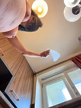 Hotmomcheckk_