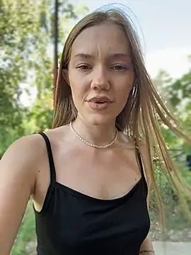 MilaMoone webcam