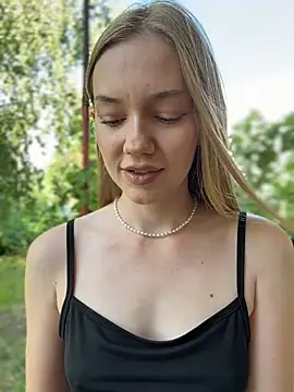 MilaMoone webcam