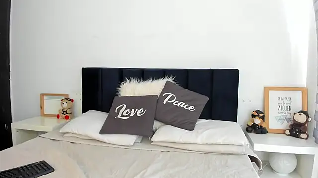 melanie_roux__ webcam