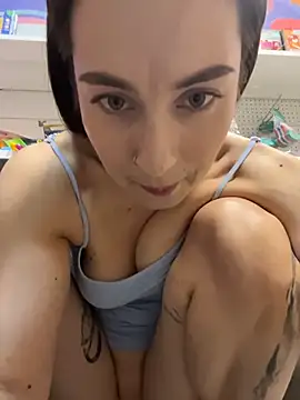 Holly_Play Live Webcam on Stripchat
