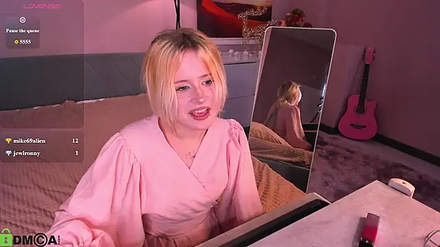 kikipeach webcam
