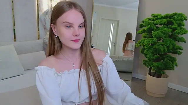 Lili_Lohan live cam on StripChat