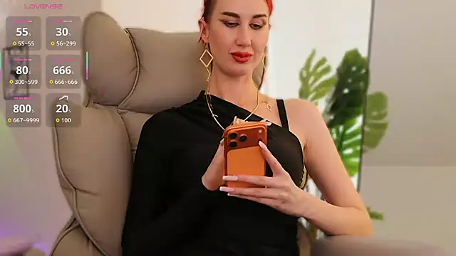 Lady_RedAlexa_RA webcam