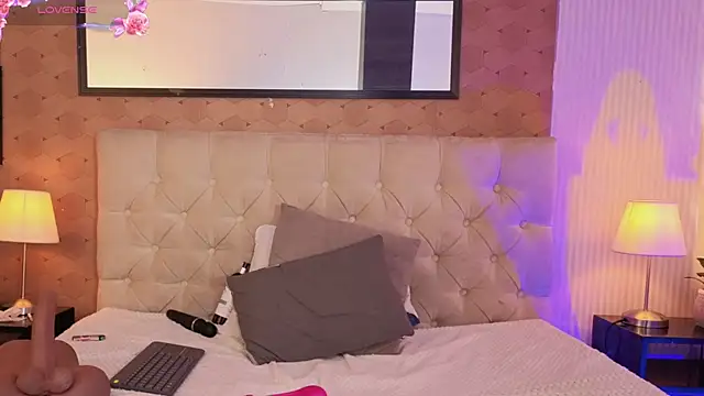 Isabella_cherry69 webcam