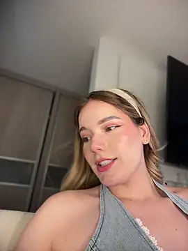 NicoleCut webcam
