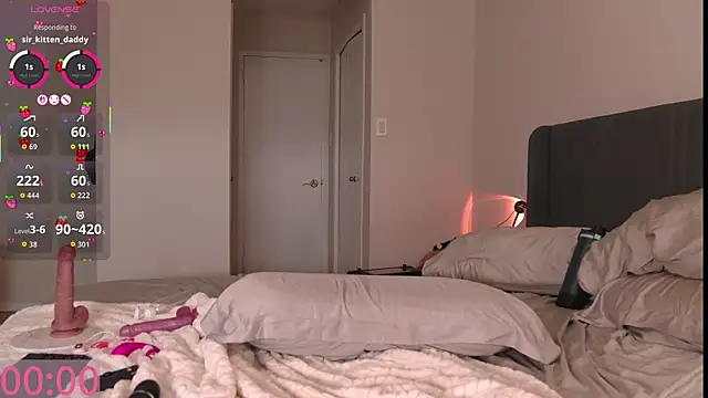 Strawberryfoxx webcam