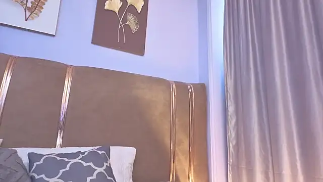 Mia_Naive webcam