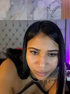 La_indiia live cam on StripChat
