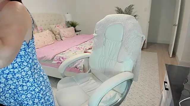 vika73 - Vika73's free webcam - UK Sex Cams