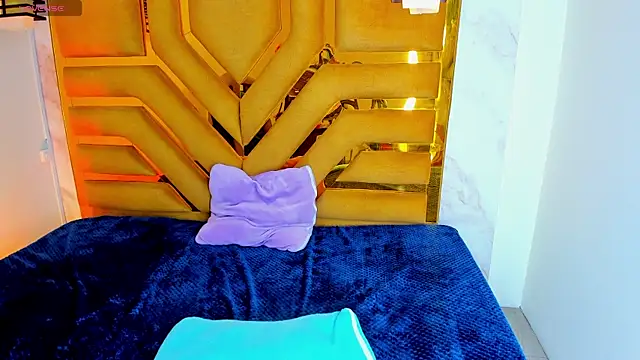 Violett_Cinnamon webcam