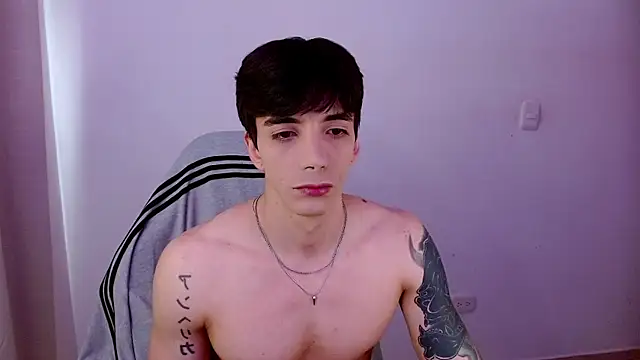 H3ll_B0I live cam on StripChat