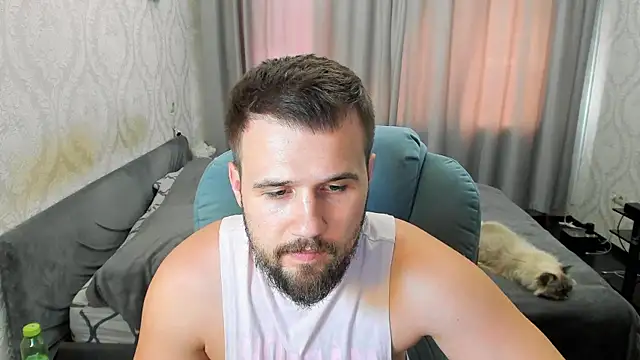 Vladik_b live cam on StripChat