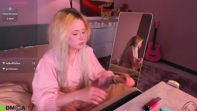 kikipeach webcam
