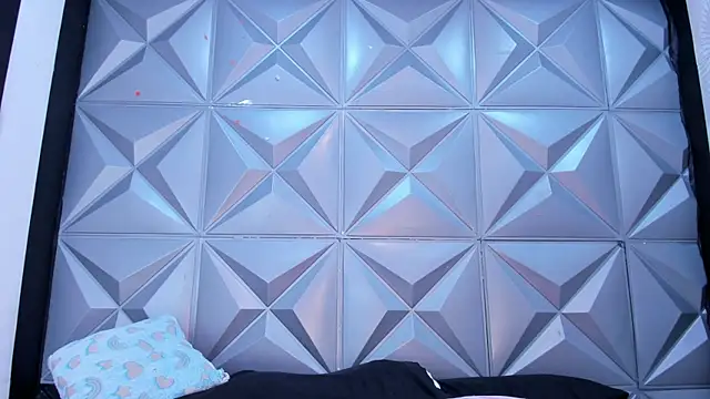 BustyGlow webcam