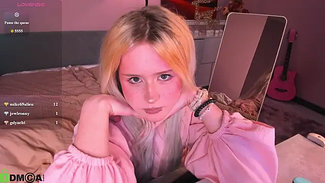 kikipeach webcam