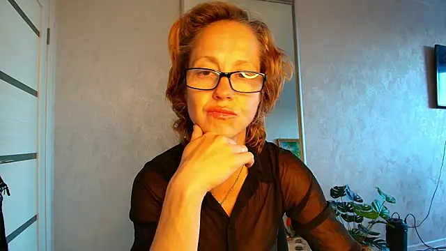 LioraWeiss live cam on StripChat