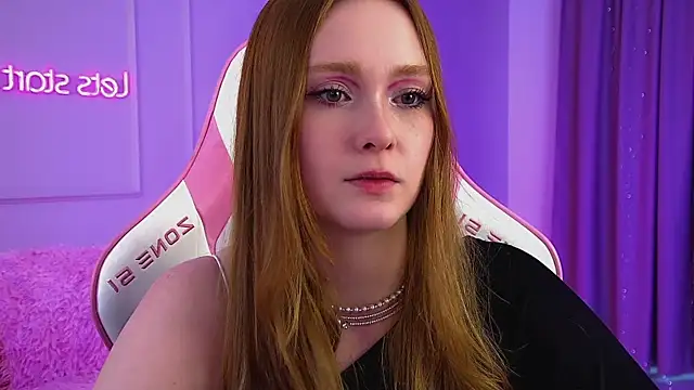 AgataFoxley live cam on StripChat