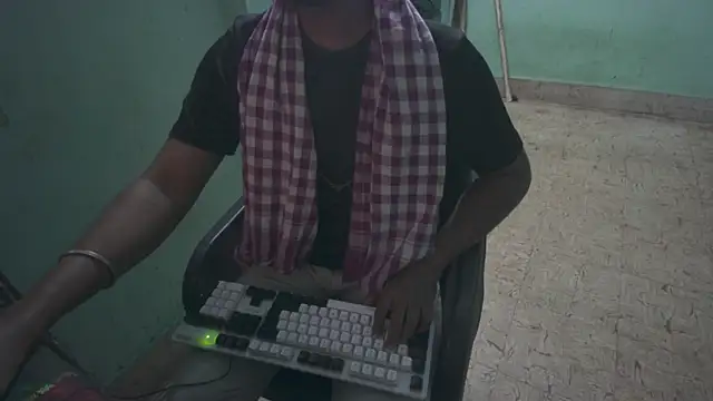 Tamil_KDD live cam on StripChat