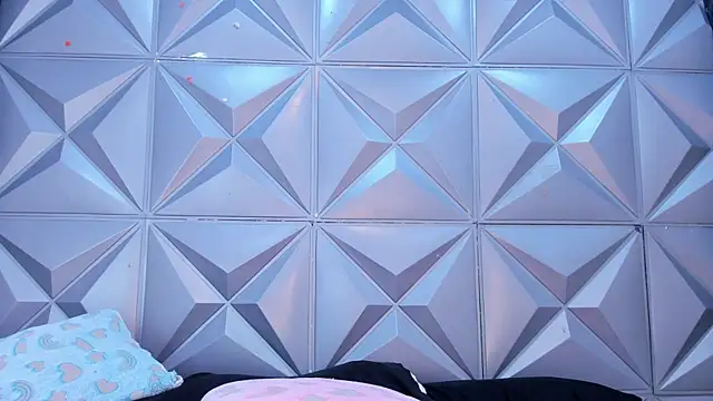 BustyGlow live cam on StripChat