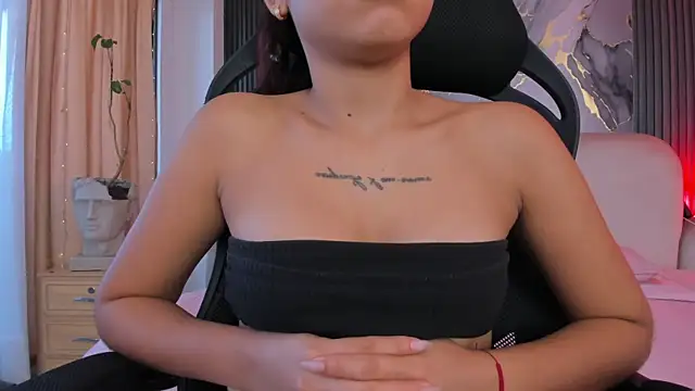 CarolineFyre webcam