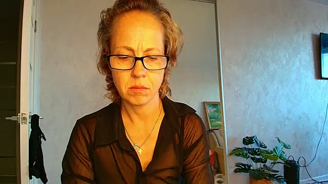 LioraWeiss live cam on StripChat
