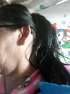 clarita_01 live thumbnail