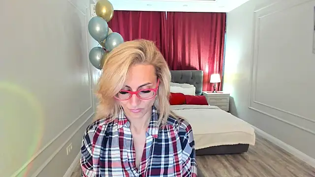 MuseOfStage live cam on StripChat