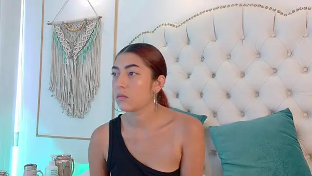 Sara_funy live cam on StripChat