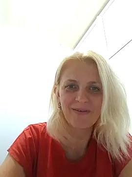 MiaLove183 live cam on StripChat